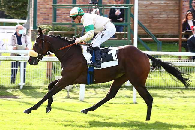 Photo d'arrivée de la course pmu PRIX DES ACACIAS à FONTAINEBLEAU le Jeudi 30 septembre 2021