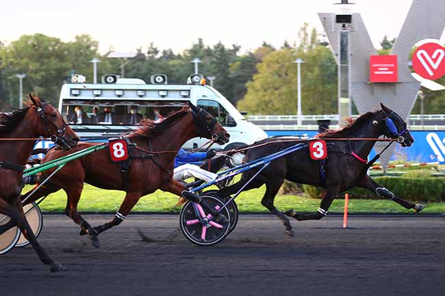 Photo d'arrivée de la course pmu PRIX DE FORMERIE à PARIS-VINCENNES le Mardi 5 octobre 2021
