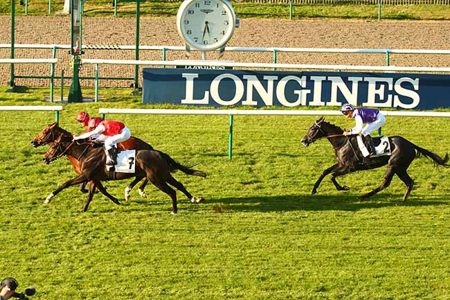 Photo d'arrivée de la course pmu PRIX DE LA MONTIGNETTE à CHANTILLY le Samedi 9 octobre 2021