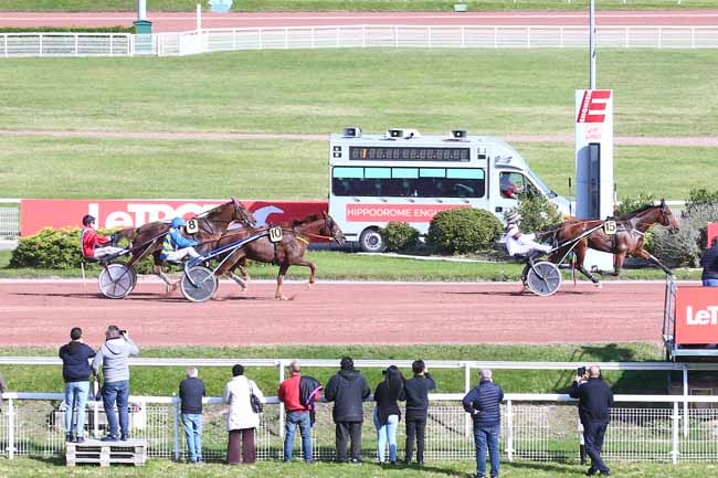 Photo d'arrivée de la course pmu PRIX DES GOBELINS à ENGHIEN le Mercredi 13 octobre 2021