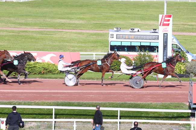 Photo d'arrivée de la course pmu PRIX ARMAND DE BELLAIGUE à ENGHIEN le Mercredi 13 octobre 2021