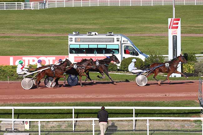 Photo d'arrivée de la course pmu PRIX DE LA PORTE DE CHAMPERRET à ENGHIEN le Jeudi 14 octobre 2021