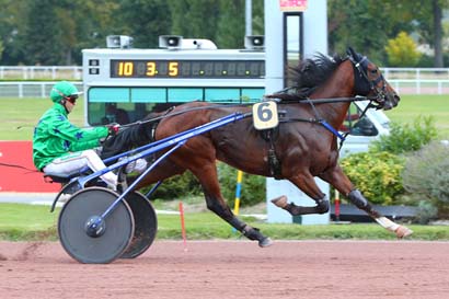 Photo d'arrivée de la course pmu PRIX DE PAILLENCOURT à ENGHIEN le Lundi 18 octobre 2021