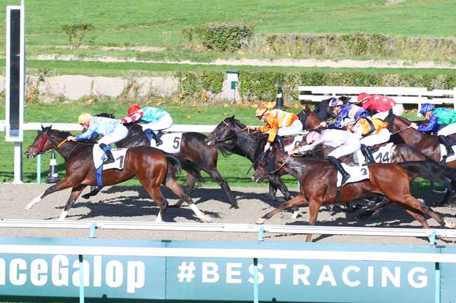 Photo d'arrivée de la course pmu PRIX DE COLOMBELLES à DEAUVILLE le Jeudi 21 octobre 2021