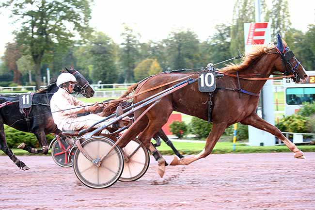 Photo d'arrivée de la course pmu PRIX DE NEUILLY-EN-THELLE à ENGHIEN le Jeudi 21 octobre 2021