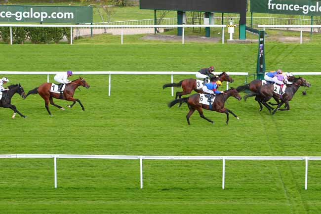 Photo d'arrivée de la course pmu CRITERIUM INTERNATIONAL à SAINT CLOUD le Samedi 23 octobre 2021