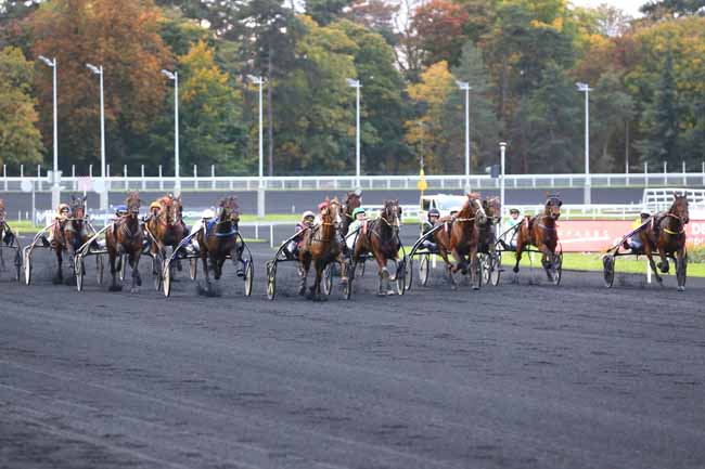 Photo d'arrivée de la course pmu PRIX SCYLLA à PARIS-VINCENNES le Mardi 26 octobre 2021