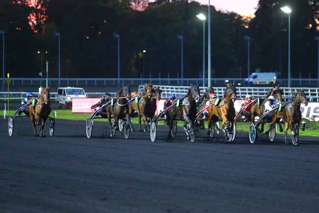 Photo d'arrivée de la course pmu PRIX CALIFORNIA à PARIS-VINCENNES le Mardi 26 octobre 2021