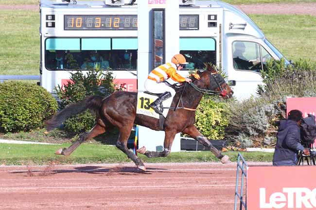 Photo d'arrivée de la course pmu PRIX DE MAINVILLIERS à ENGHIEN le Mercredi 27 octobre 2021
