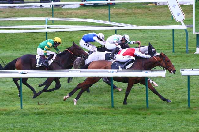Photo d'arrivée de la course pmu PRIX DOMINIQUE SARTINI à COMPIEGNE le Samedi 30 octobre 2021