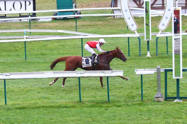 Photo d'arrivée de la course pmu PRIX CEREALISTE à COMPIEGNE le Samedi 30 octobre 2021