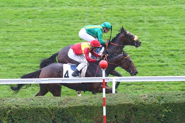 Photo d'arrivée de la course pmu PRIX SAGARO à SAINT CLOUD le Dimanche 31 octobre 2021