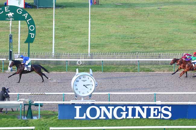 Photo d'arrivée de la course pmu PRIX DU CABINET DES GEMMES à CHANTILLY le Mardi 2 novembre 2021
