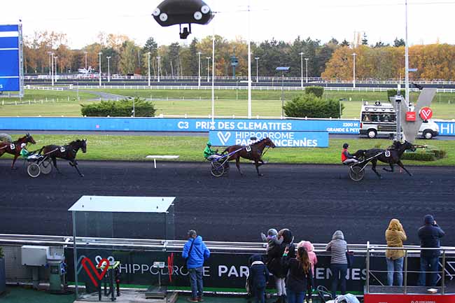Photo d'arrivée de la course pmu PRIX DES CLEMATITES à PARIS-VINCENNES le Mercredi 3 novembre 2021