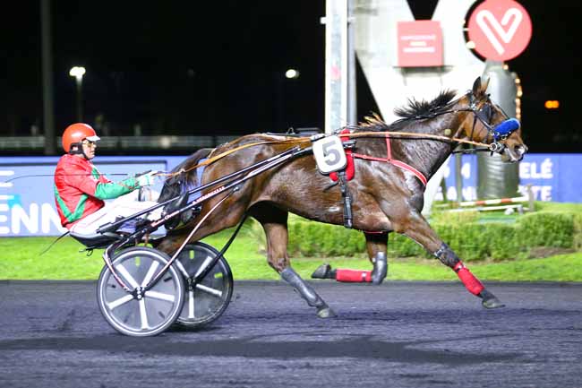 Photo d'arrivée de la course pmu PRIX BARBARA à PARIS-VINCENNES le Vendredi 5 novembre 2021