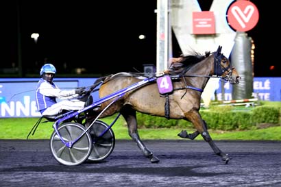Photo d'arrivée de la course pmu PRIX UNA à PARIS-VINCENNES le Vendredi 5 novembre 2021