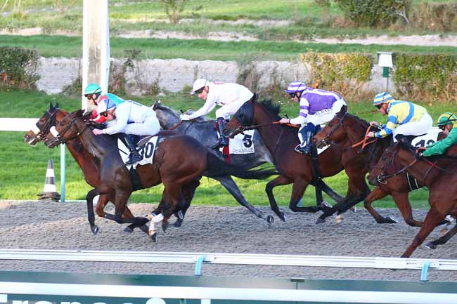 Photo d'arrivée de la course pmu PRIX DES VIGNONS à DEAUVILLE le Vendredi 5 novembre 2021