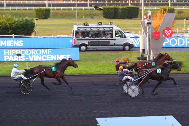 Photo d'arrivée de la course pmu PRIX D'AMIENS à PARIS-VINCENNES le Lundi 8 novembre 2021