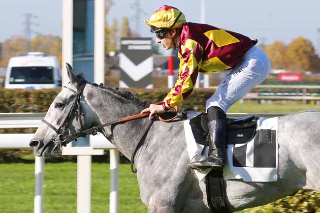 Photo d'arrivée de la course pmu PRIX CLAUDE MUNET - GRAND PRIX D'ANGERS à ANGERS le Mardi 9 novembre 2021