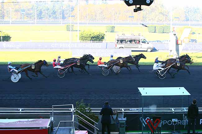 Photo d'arrivée de la course pmu PRIX DE RICHELIEU à PARIS-VINCENNES le Jeudi 11 novembre 2021