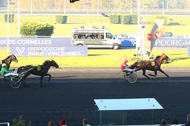 Photo d'arrivée de la course pmu PRIX DE CORMELLES à PARIS-VINCENNES le Jeudi 11 novembre 2021