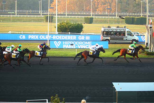 Photo d'arrivée de la course pmu PRIX OLRY-ROEDERER à PARIS-VINCENNES le Jeudi 11 novembre 2021