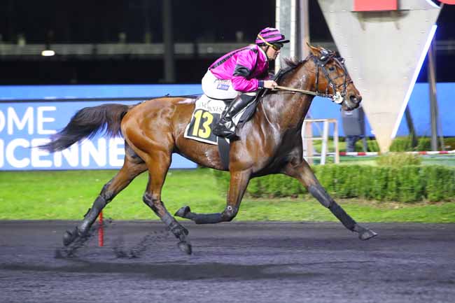 Photo d'arrivée de la course pmu PRIX SOPHIA à PARIS-VINCENNES le Vendredi 12 novembre 2021