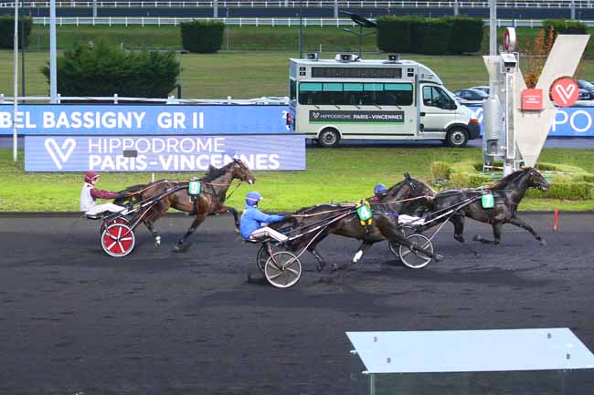 Photo d'arrivée de la course pmu PRIX ABEL BASSIGNY à PARIS-VINCENNES le Samedi 13 novembre 2021