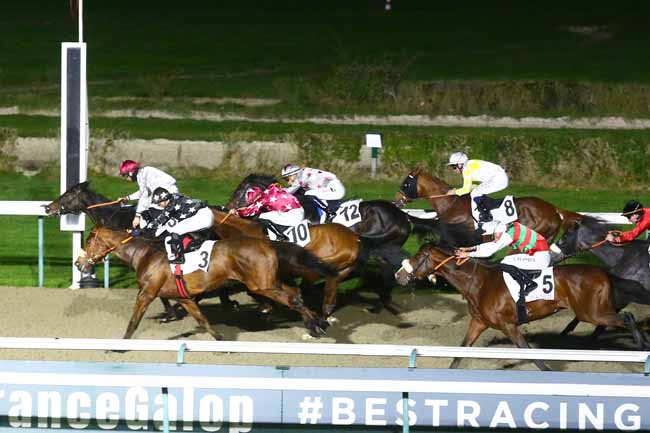 Photo d'arrivée de la course pmu PRIX DES POMMIERS à DEAUVILLE le Mercredi 17 novembre 2021