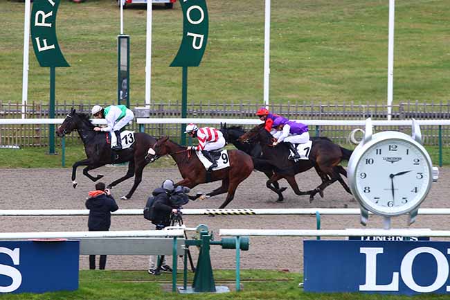 Photo d'arrivée de la course pmu PRIX DU VALOIS MULTIER à CHANTILLY le Vendredi 19 novembre 2021