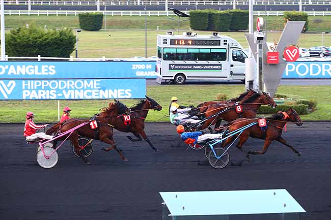 Photo d'arrivée de la course pmu PRIX D'ANGLES à PARIS-VINCENNES le Lundi 22 novembre 2021