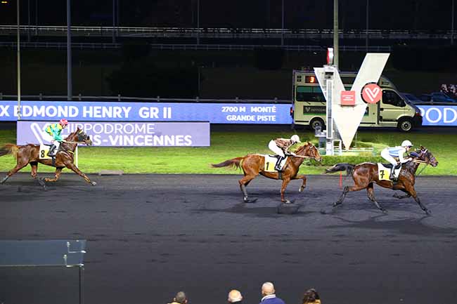 Photo d'arrivée de la course pmu PRIX EDMOND HENRY à PARIS-VINCENNES le Lundi 22 novembre 2021