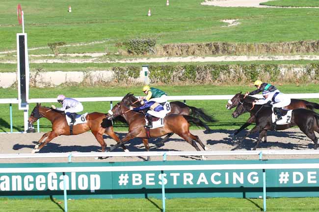 Photo d'arrivée de la course pmu PRIX DU JURY à DEAUVILLE le Mardi 23 novembre 2021