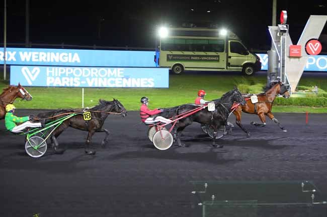 Photo d'arrivée de la course pmu PRIX WERINGIA à PARIS-VINCENNES le Mardi 23 novembre 2021