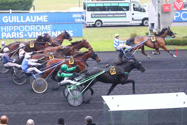 Photo d'arrivée de la course pmu PRIX DE SILLE-LE-GUILLAUME à PARIS-VINCENNES le Jeudi 25 novembre 2021