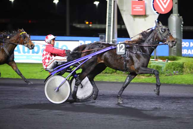 Photo d'arrivée de la course pmu PRIX AUBADE CREATION (PRIX KERONIS) à PARIS-VINCENNES le Vendredi 26 novembre 2021