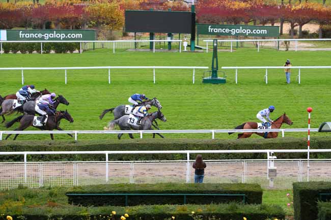 Photo d'arrivée de la course pmu PRIX DE LA FONTAINE à SAINT CLOUD le Vendredi 26 novembre 2021