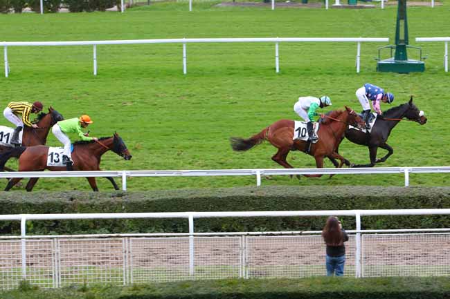 Photo d'arrivée de la course pmu PRIX DE CHEMOITOU à SAINT CLOUD le Vendredi 26 novembre 2021