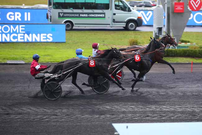 Photo d'arrivée de la course pmu PRIX JACQUES DE VAULOGE à PARIS-VINCENNES le Samedi 27 novembre 2021