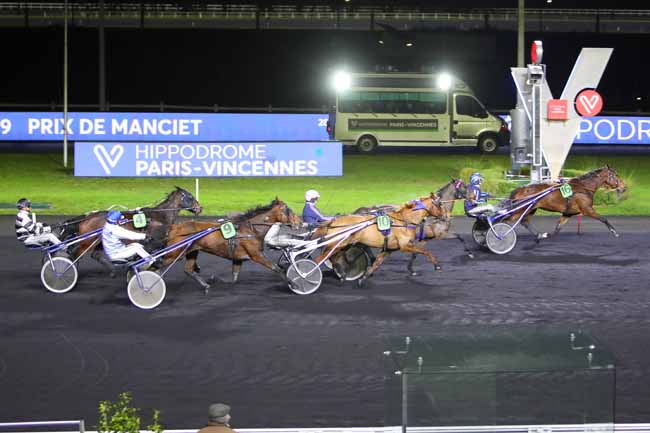 Photo d'arrivée de la course pmu PRIX DE MANCIET à PARIS-VINCENNES le Samedi 27 novembre 2021