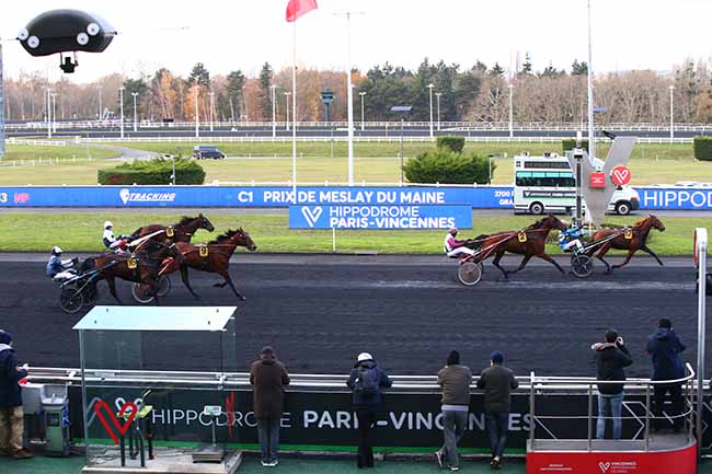 Photo d'arrivée de la course pmu PRIX DE MESLAY-DU-MAINE à PARIS-VINCENNES le Lundi 29 novembre 2021