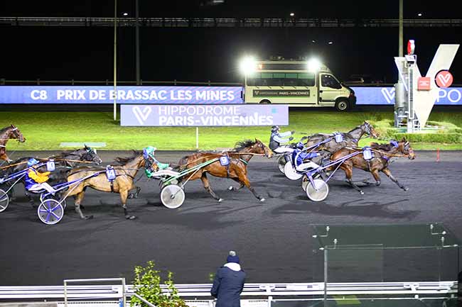 Photo d'arrivée de la course pmu PRIX DE BRASSAC-LES-MINES à PARIS-VINCENNES le Lundi 29 novembre 2021