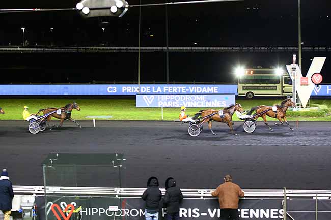 Photo d'arrivée de la course pmu PRIX DE LA FERTE-VIDAME à PARIS-VINCENNES le Mardi 30 novembre 2021