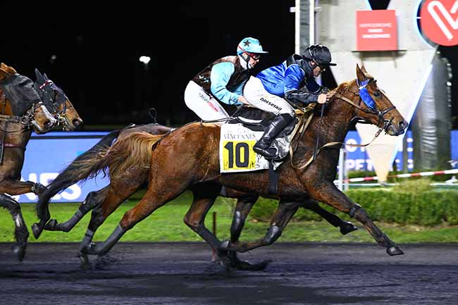 Photo d'arrivée de la course pmu PRIX DU TOUQUET à PARIS-VINCENNES le Mercredi 1 décembre 2021