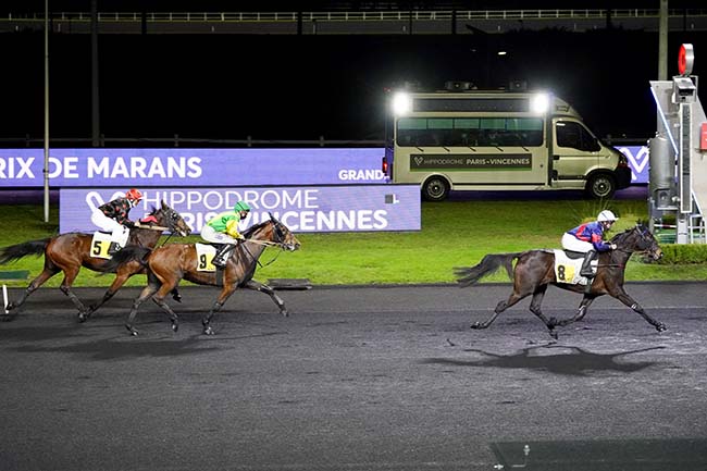Photo d'arrivée de la course pmu PRIX DE MARANS à PARIS-VINCENNES le Mardi 7 décembre 2021