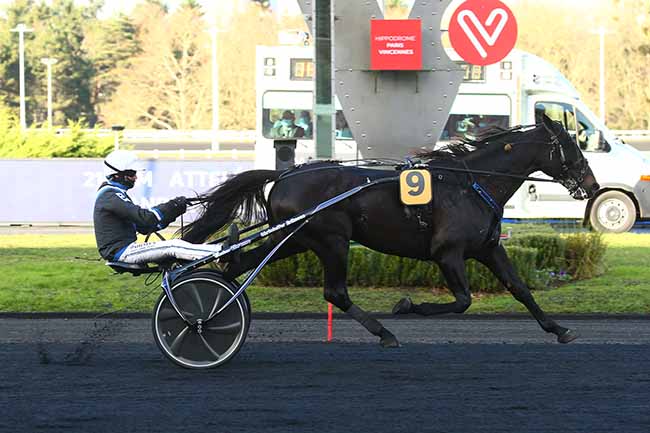Photo d'arrivée de la course pmu PRIX DE VILLERS-COTTERETS à PARIS-VINCENNES le Mercredi 8 décembre 2021