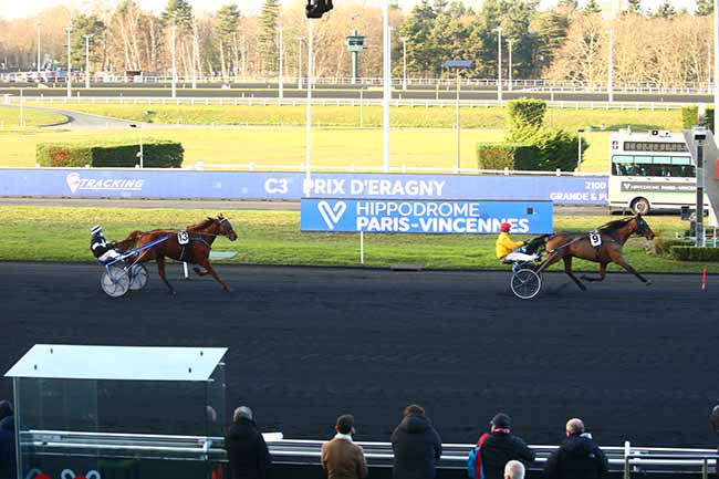 Photo d'arrivée de la course pmu PRIX D'ERAGNY à PARIS-VINCENNES le Jeudi 9 décembre 2021