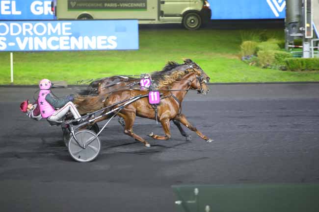 Photo d'arrivée de la course pmu PRIX OCTAVE DOUESNEL à PARIS-VINCENNES le Samedi 11 décembre 2021