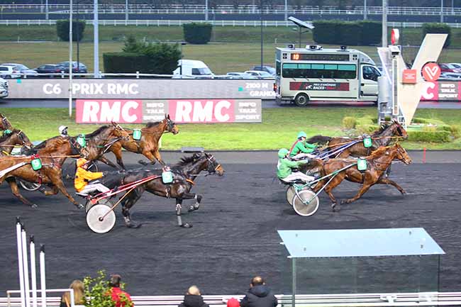Photo d'arrivée de la course pmu PRIX RMC à PARIS-VINCENNES le Dimanche 12 décembre 2021