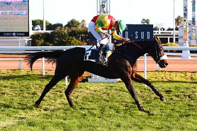 Photo d'arrivée de la course pmu PRIX DU MONT VIAL à CAGNES-SUR-MER le Lundi 13 décembre 2021